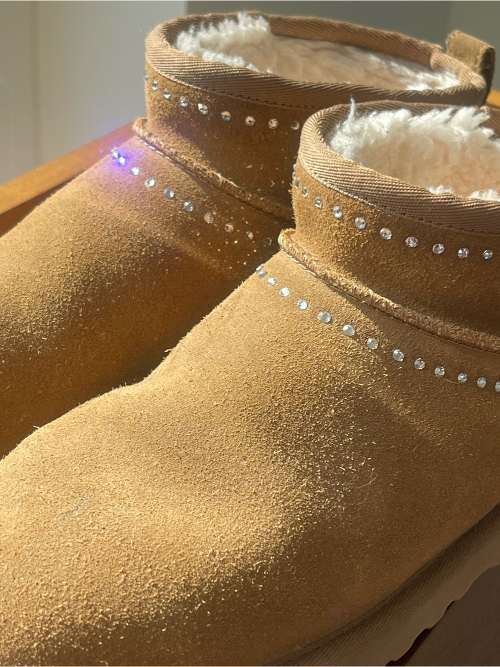 UGG CLASSIC ULTRAMINI BLING chestnut suede w/ Swarovski Crystals. Size 8 - Picture 5 of 15